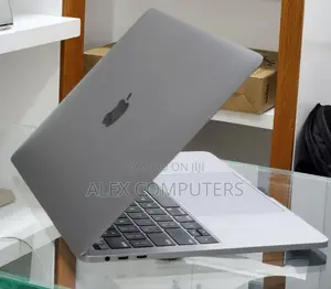 New Laptop Apple MacBook Pro 2019 16GB Intel Core i7 SSD 256GB