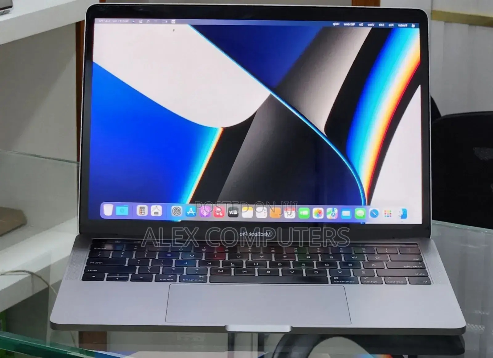 New Laptop Apple MacBook Pro 2019 16GB Intel Core i7 SSD 256GB