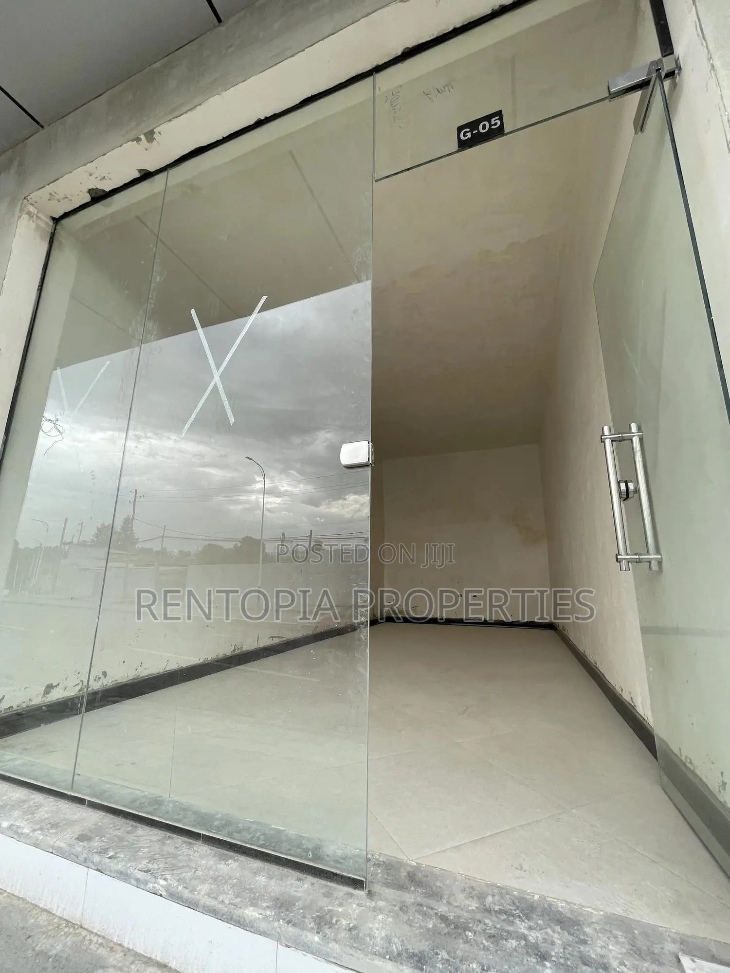 Commercial Space for Coffee Shop,Boutique for Rent!
