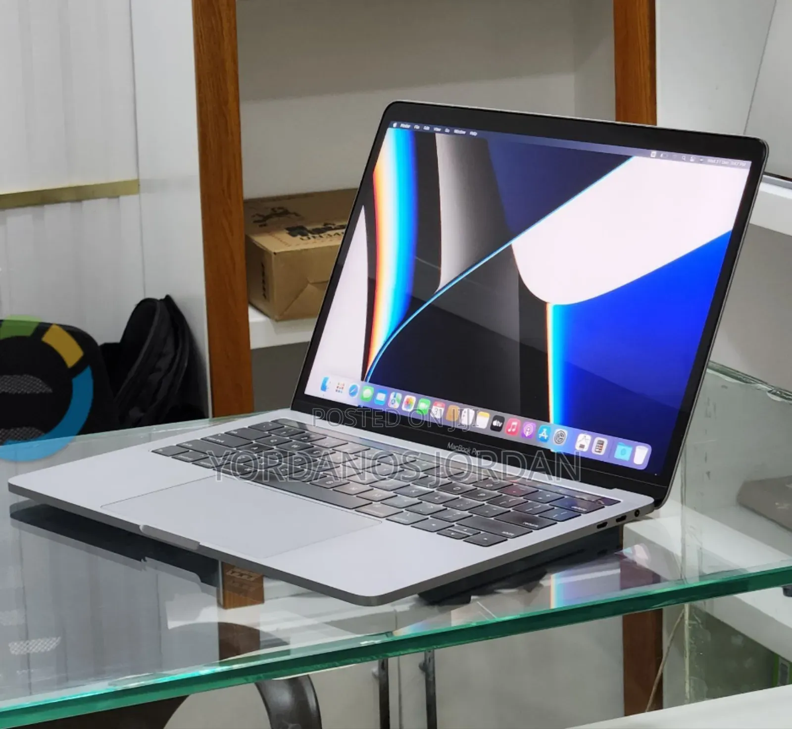 New Laptop Apple MacBook Pro 2019 16GB Intel Core i7 SSD 256GB