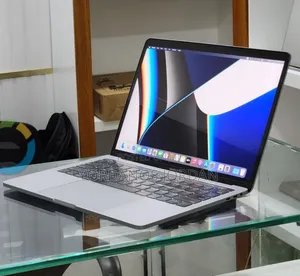New Laptop Apple MacBook Pro 2019 16GB Intel Core i7 SSD 256GB