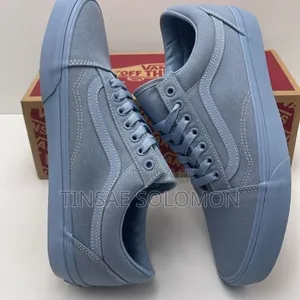 Brand New Vans Old Skool – Size 38