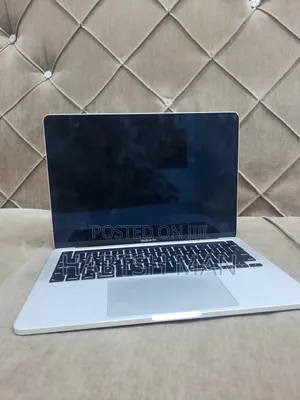 New Laptop Apple MacBook 2017 8GB Intel Core i5 SSD 256GB