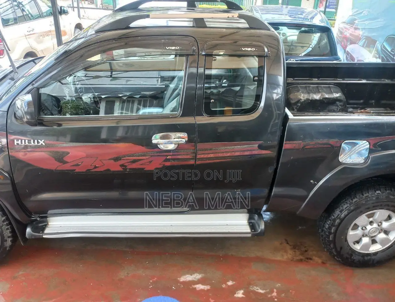 Toyota Hilux 2010 Black