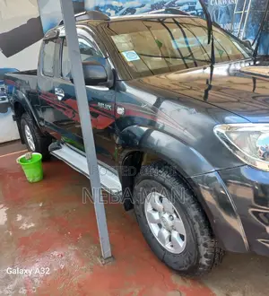 Toyota Hilux 2010 Black