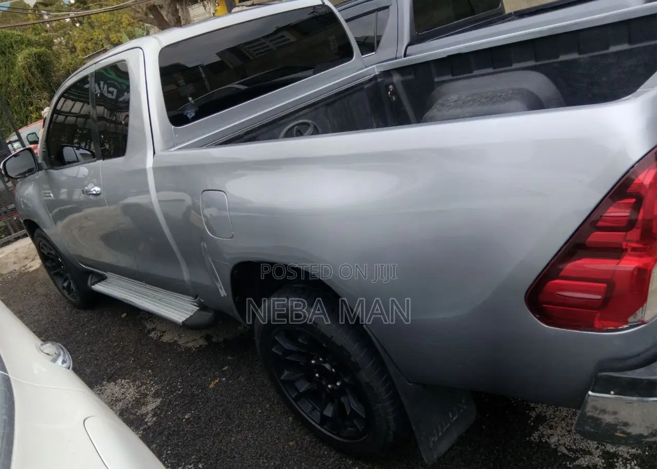 Toyota Hilux 2017 Silver