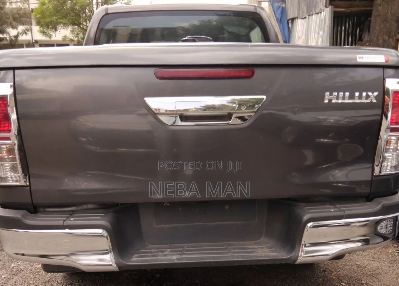 Toyota Hilux 2020 Gray