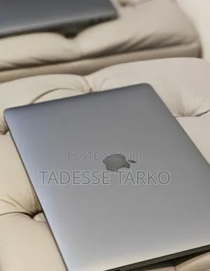 New Laptop Apple MacBook Pro 2019 16GB Intel Core i7 SSD 256GB