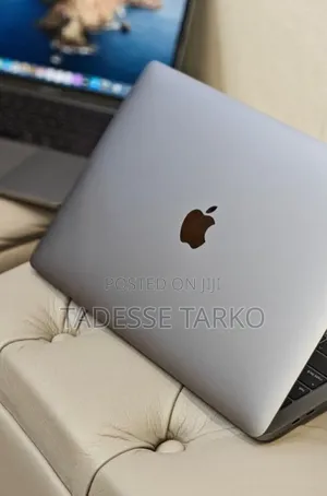 New Laptop Apple MacBook Pro 2019 16GB Intel Core i7 SSD 256GB