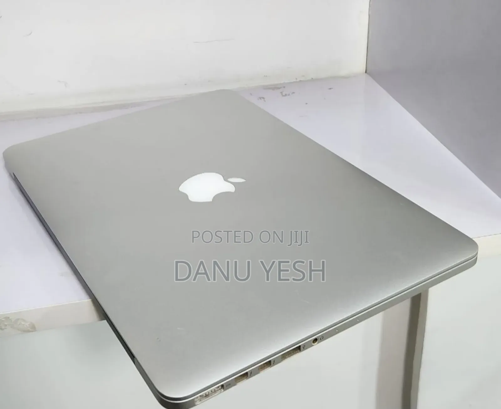 New Laptop Apple MacBook Pro 2015 8GB Intel Core i5 SSD 128GB