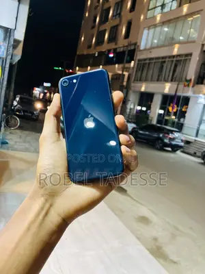Apple iPhone SE (2022) 64 GB