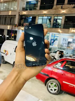 Apple iPhone SE (2022) 64 GB