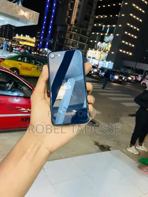 Apple iPhone SE (2022) 64 GB