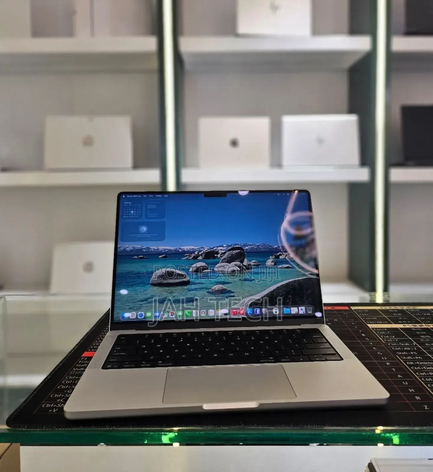 New Laptop Apple Macbook Pro 2025 M5 14-inch 16GB Apple M5 SSD 512GB