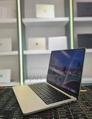 New Laptop Apple Macbook Pro 2025 M5 14-inch 16GB Apple M5 SSD 512GB