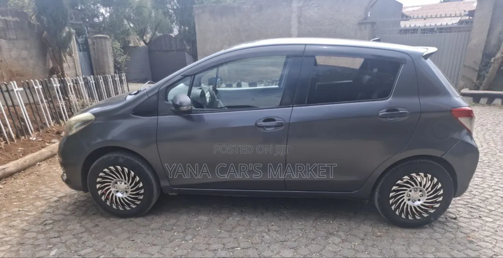 Toyota Yaris 2011 Black
