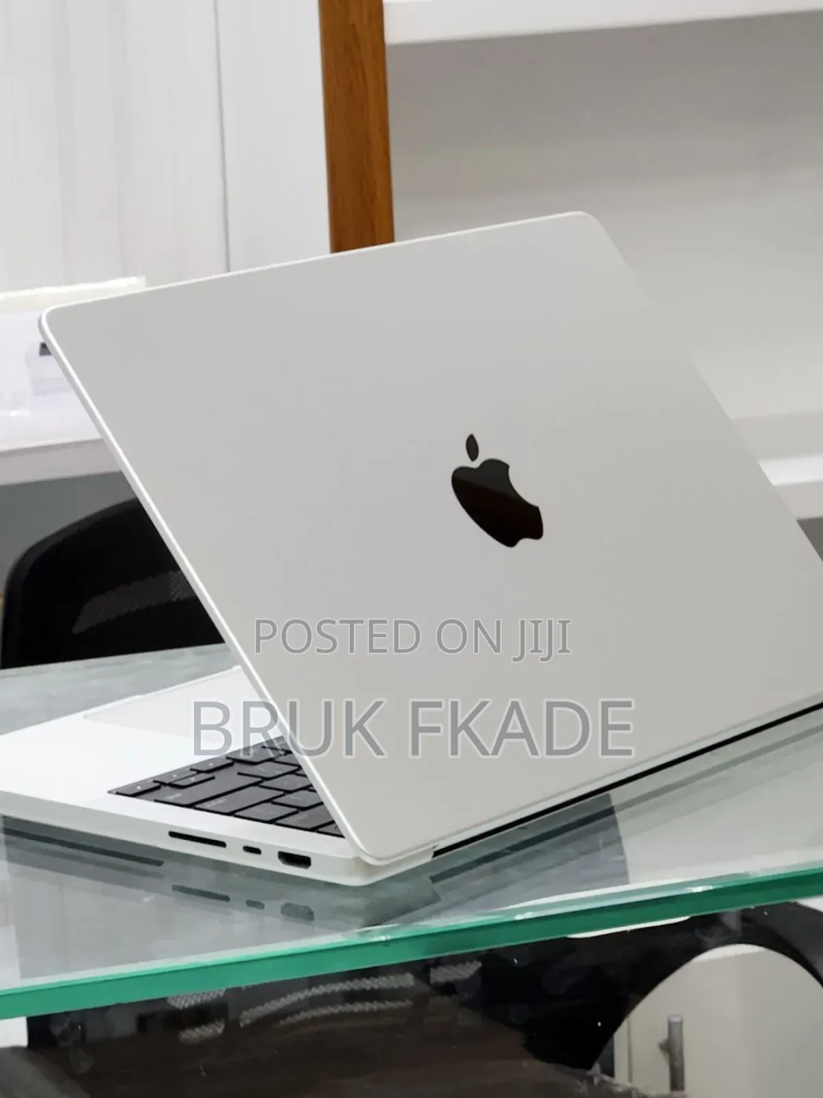 New Laptop Apple Macbook Pro 2025 M5 14-inch 16GB Apple M5 SSD 512GB