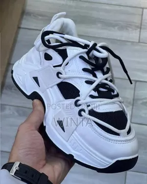 Kid's Shoes Size 35