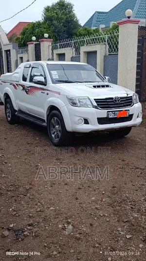 Toyota Hilux 2014 White