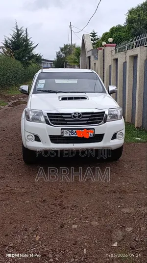 Toyota Hilux 2014 White