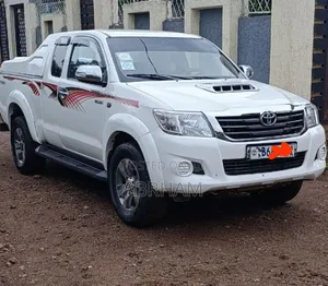 Toyota Hilux 2014 White