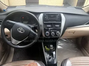 Toyota Yaris 2020 Silver