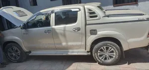 Toyota Hilux 2013 Gold