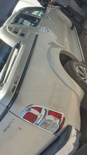 Toyota Hilux 2013 Gold