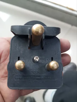 2 Pin Change to 3pin Uk Plug Adapter