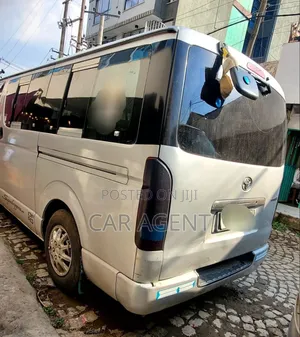 Toyota HiAce 2004 White