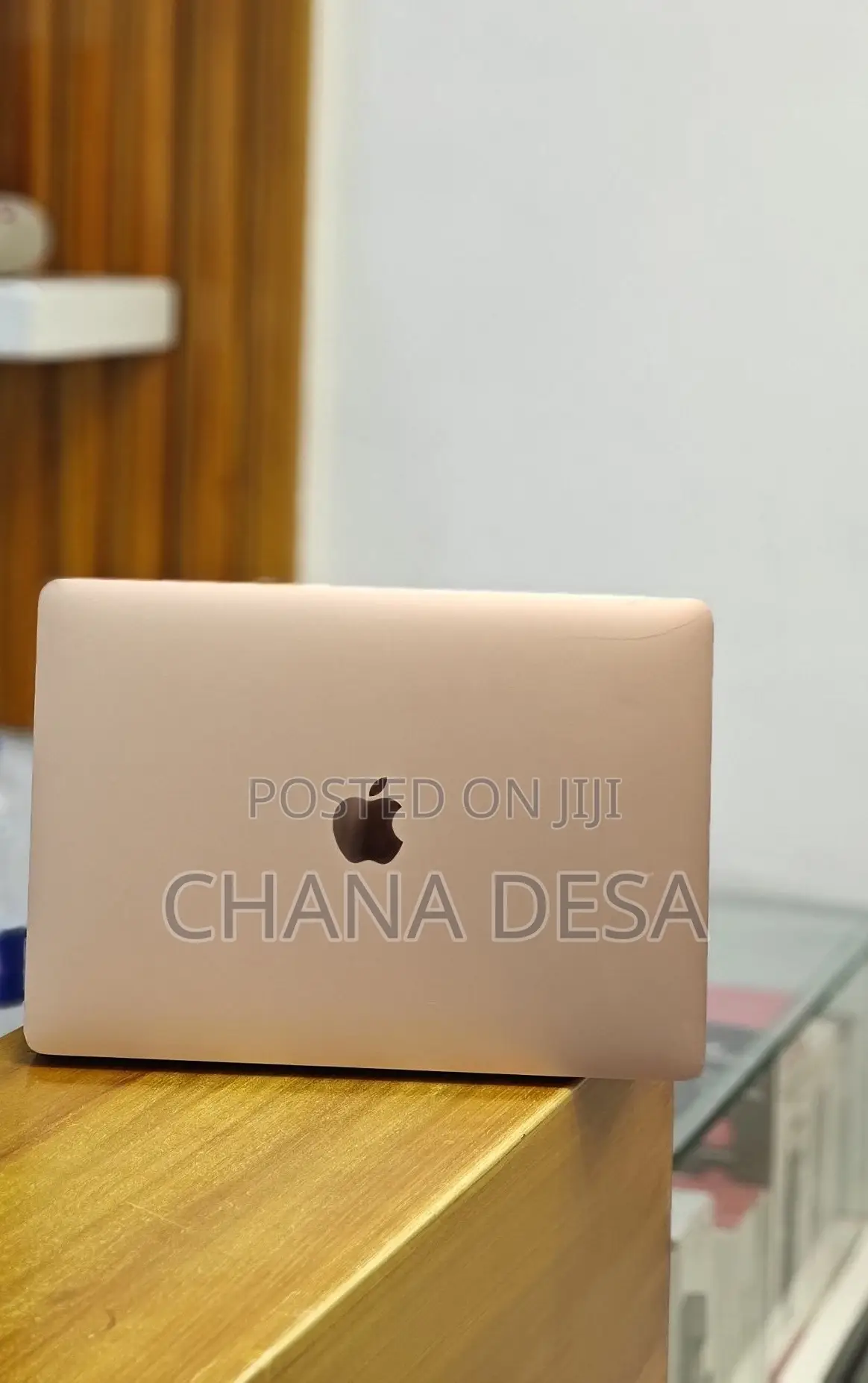 New Laptop Apple MacBook Pro 2020 8GB Intel Core i3 SSD 256GB