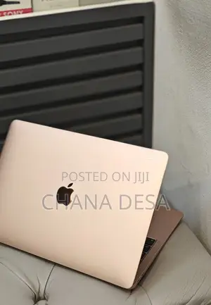 New Laptop Apple MacBook Pro 2020 8GB Intel Core i3 SSD 256GB