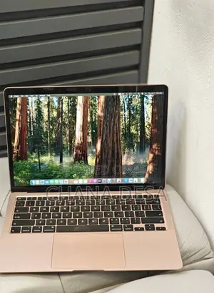 New Laptop Apple MacBook Pro 2020 8GB Intel Core i3 SSD 256GB
