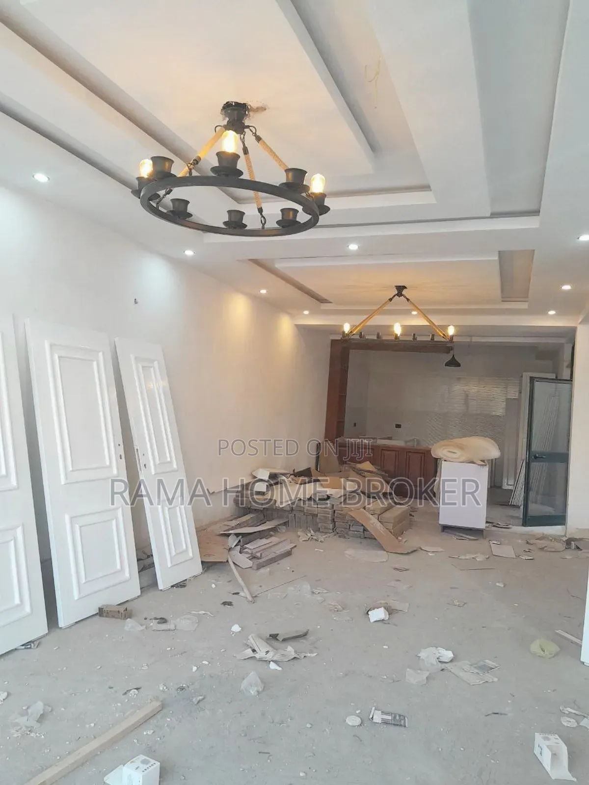 Furnished 6bdrm Apartment in አያት, Yeka for sale