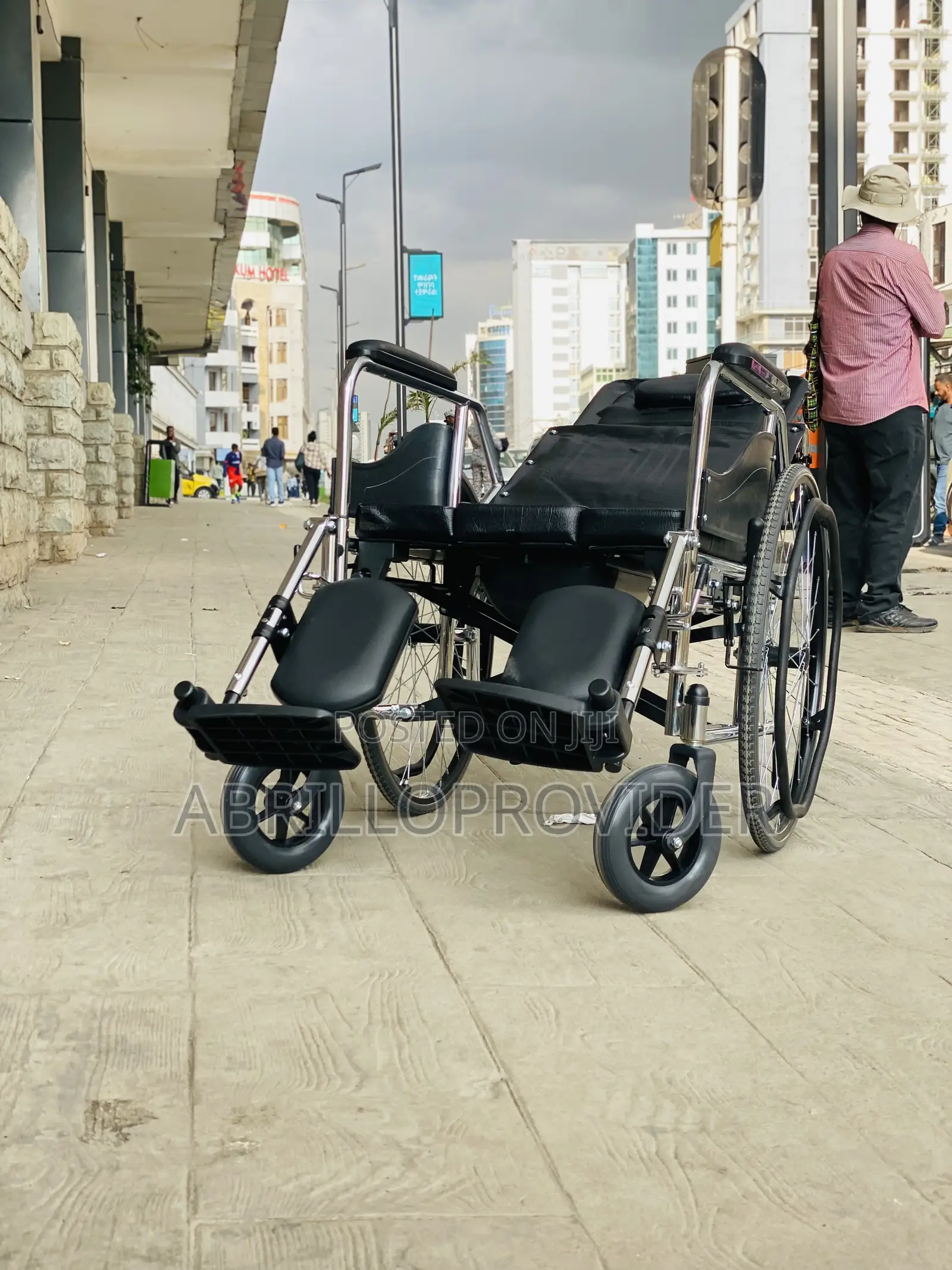 High Quality Portable Wheelchair With Sitting Feature Supplies