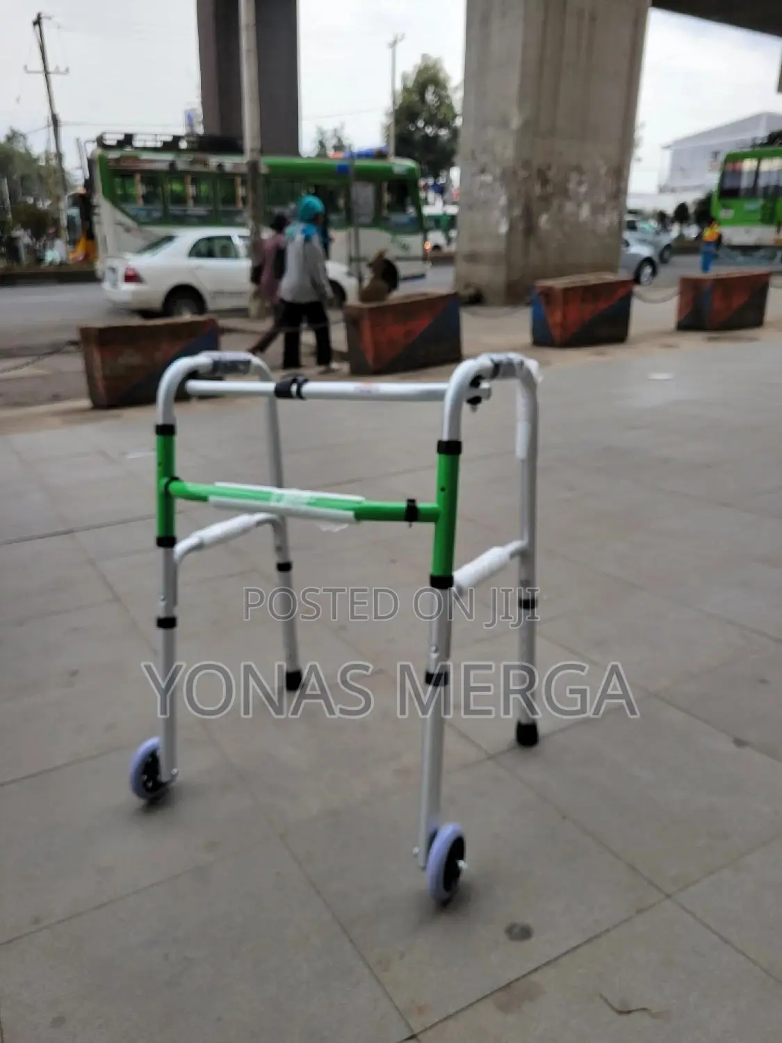 Pediatric Walker由𣁋bariatric Walker, Adults (Multicolour)