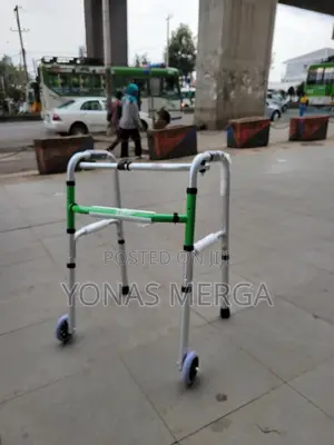 Pediatric Walker由𣁋bariatric Walker, Adults (Multicolour)