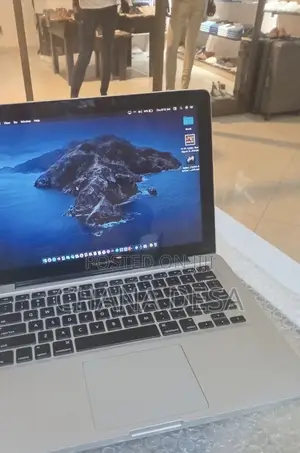 New Laptop Apple MacBook Pro 8GB Intel Core i5 SSD 256GB