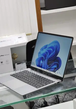 New Laptop 4GB Intel Core i5 SSD 512GB
