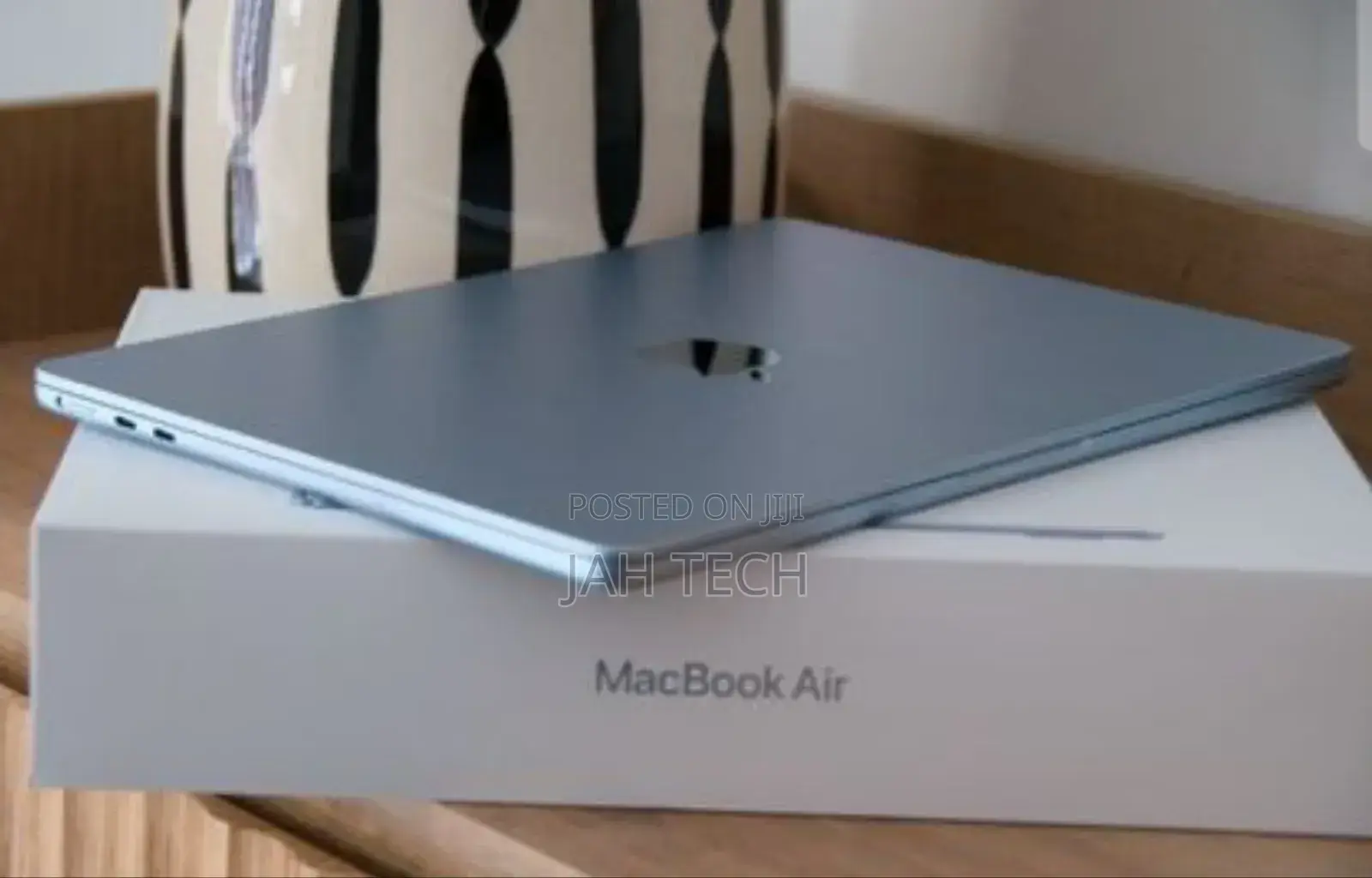 New Laptop Apple MacBook Air 2025 M4 13-inch 16GB Apple M4 SSD 256GB