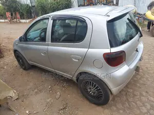 Toyota Vitz 2001 Silver