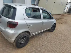 Toyota Vitz 2001 Silver