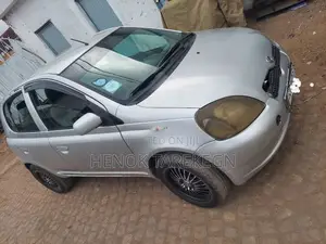 Toyota Vitz 2001 Silver