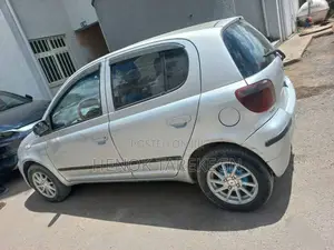Toyota Vitz 2001 Silver