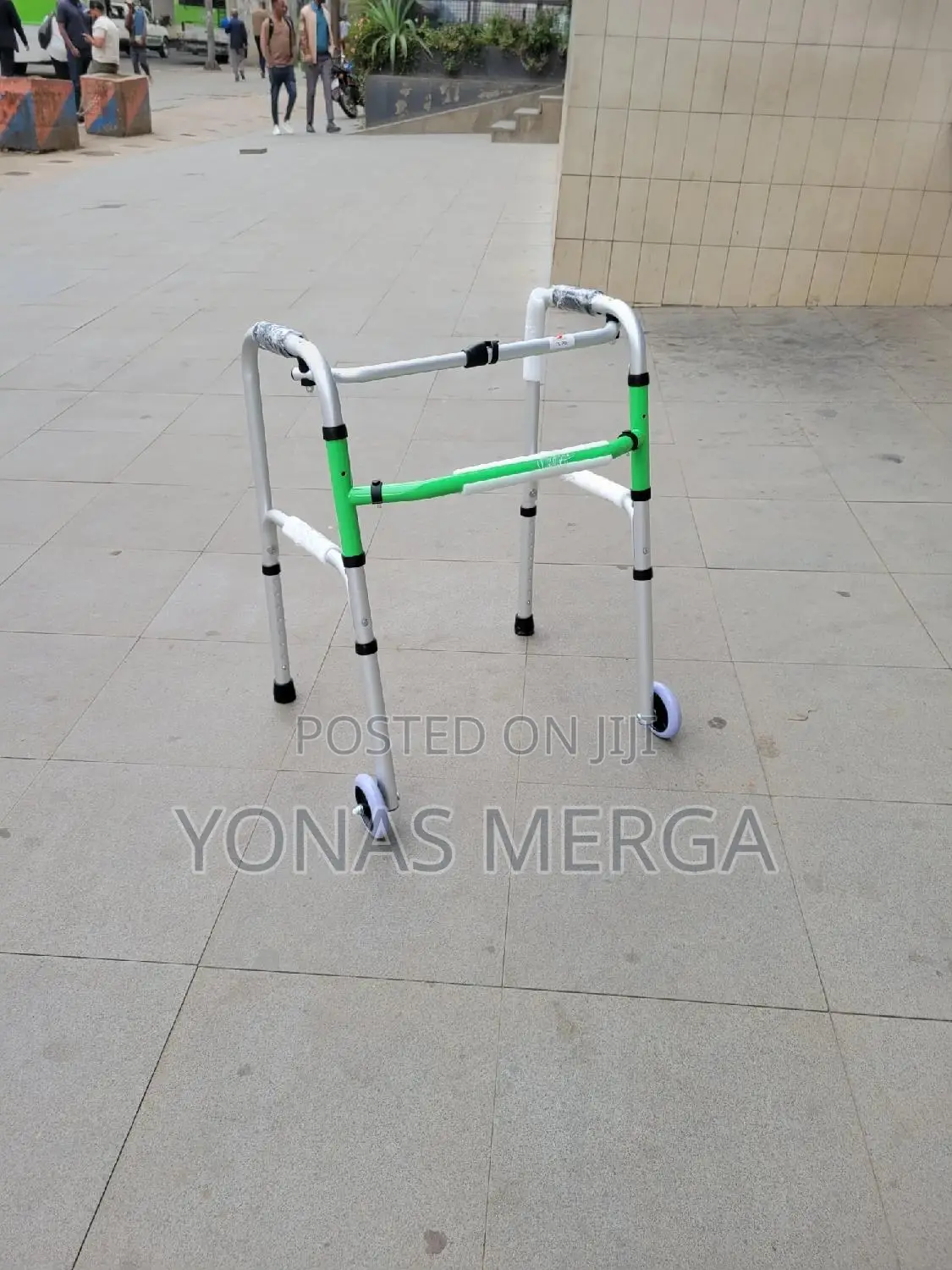 Pediatric Walking_aid瓶邽wheels, and Two Rear Rubber Tips.