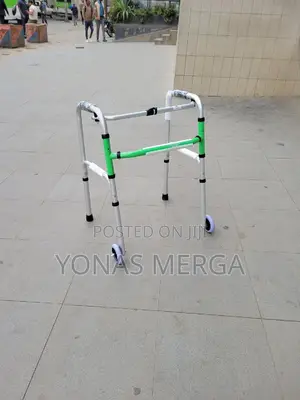 Pediatric Walking_aid瓶邽wheels, and Two Rear Rubber Tips.