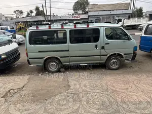 Toyota HiAce 2004 Blue