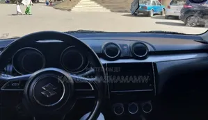 Suzuki Swift 2022 Silver