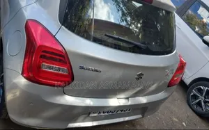 Suzuki Swift 2022 Silver