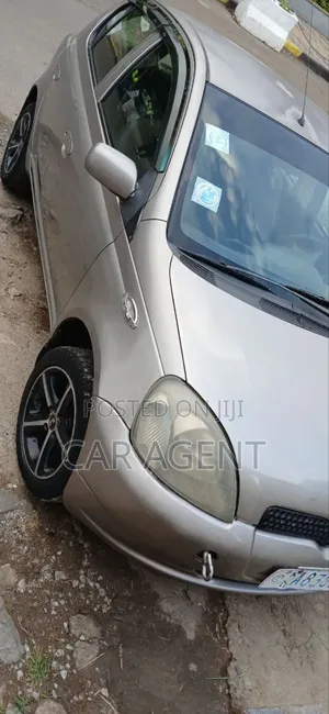 Toyota Vitz 2002 Silver